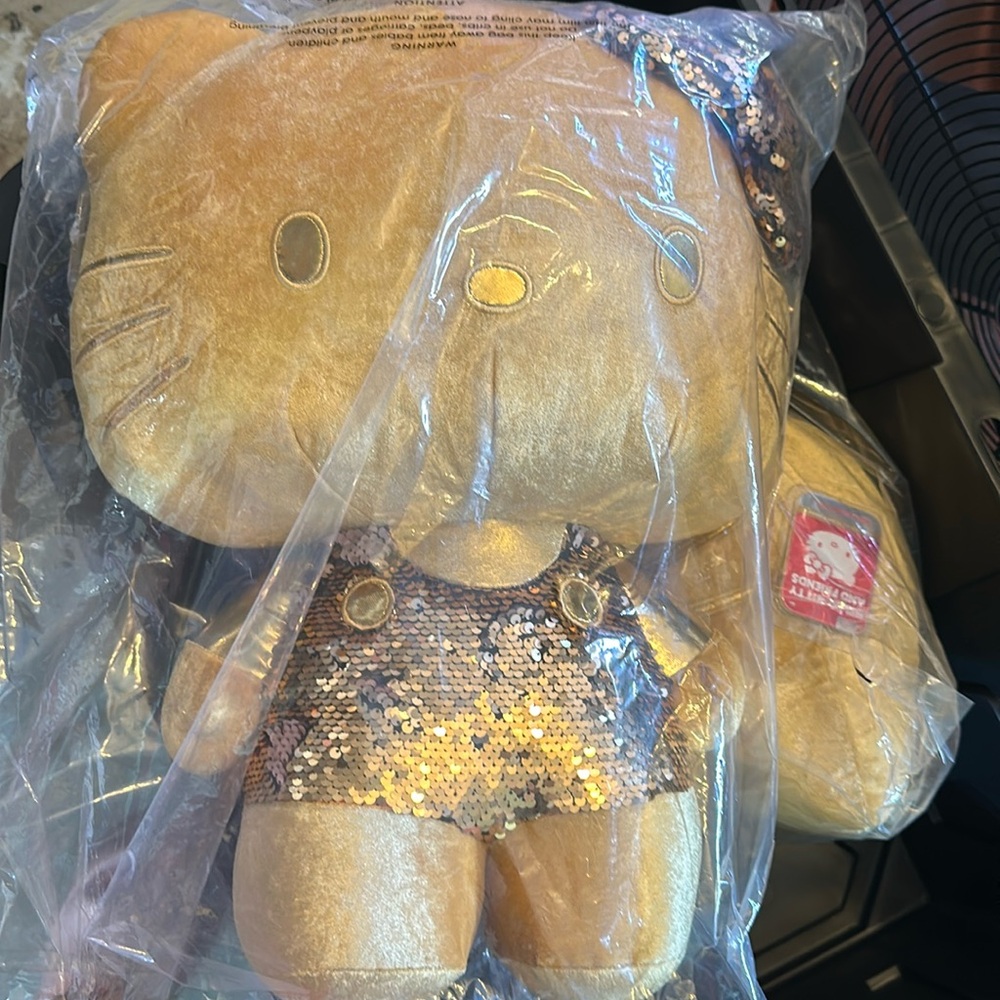 Hello kitty Limited edition gold